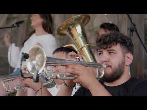 Raluca Radu- Live cu fanfara. Sanie cu zurgalai