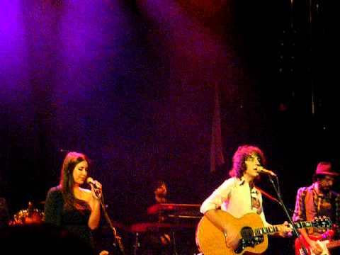 SE DEJABA LLEVAR SIDONIE Y ANNI B SWEET