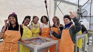 מכינת 'בשבילך' - מכינה לבנות ליוצאי קהילת אתיופיה מבית 'בני דוד' (ישיבת בני דוד) - התמונה מוצגת ישירות מתוך אתר האינטרנט יוטיוב. זכויות היוצרים בתמונה שייכות ליוצרה. קישור קרדיט למקור התוכן נמצא בתוך דף הסרטון