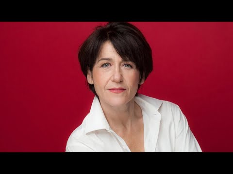 THERESA TOVA sings Harshl [subtitled] Yiddish  folk song of the Warsaw underworld  טערעזאַ טובֿה האַרשל