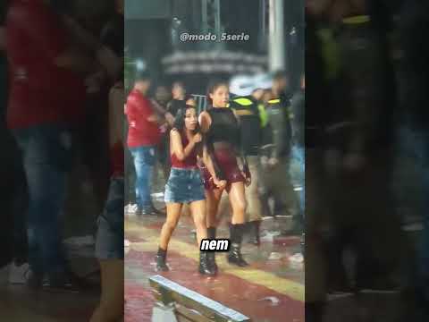 Você já foi em festa debaixo de chuva? 🌧️