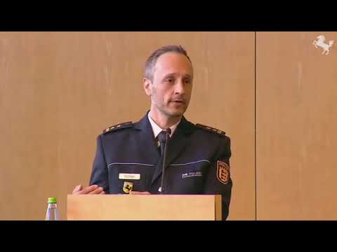 Polizeidirektor Stuttgart steht auf 190421