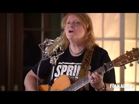 Folk Alley Sessions at 30A: Emily Saliers - "Fly"