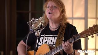 Folk Alley Sessions at 30A: Emily Saliers - "Fly"