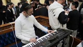 הרב אייל עמרמי - מוצ"ש אמונה - איפה השמחה שלך כשאתה בחושך? (הרב אייל עמרמי) - התמונה מוצגת ישירות מתוך אתר האינטרנט יוטיוב. זכויות היוצרים בתמונה שייכות ליוצרה. קישור קרדיט למקור התוכן נמצא בתוך דף הסרטון