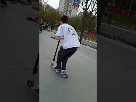 Boardslide 🙃 #boardslide #skut #chelsdelalboardslide #avtoritetscooters