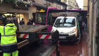 Metz Bus - Stuck Behind a Truck