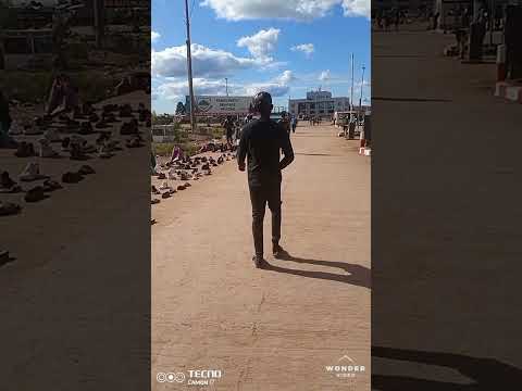 Lyonse New Broke Nolunkumbwa. Dot Com on it.