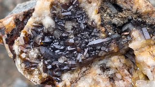 Rockhounding Mcadoo PA DARK CRYSTALS FOUND Quartz Clusters EPIC FINDS