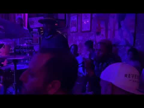 Dezi 5 & Ghost Note - You Wanna Be Starting Something (Michael Jackson)