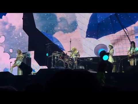 260606 QWER 눈물참기  @ Weverse Con Festival 