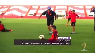 Maradona le cumple el sueño a Alí, un niño sin piernas