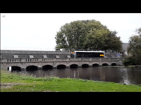 Citaro C2 LE rijdt door Munnekezijl, als lijn 637 Zuidhorn-Zoutkamp // Citaro passes lock, 14-10-21.