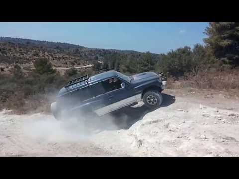 isuzu trooper vs mitsubishi pajero vs Suzuki XL7 offroad