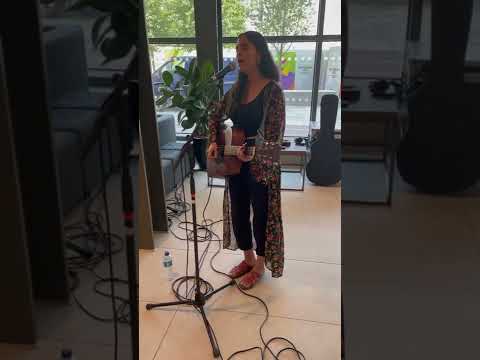 Crossroads – Aayushi | Original Song (Live Performance at Symphony Hall cafe)