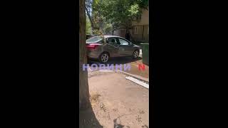 Посреди двора в Николаеве потоп — появился «фонтан»