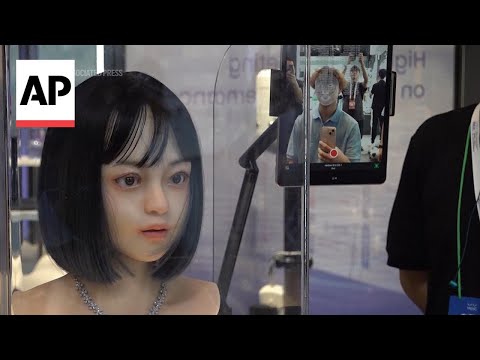 人工智能驅動的仿人機器人在世界人工智能大會上大放異彩 (Humanoid robots powered by AI turn heads at World Artificial Intelligence Conference)