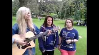 Nicole&Rachael sing with Nina Nesbitt