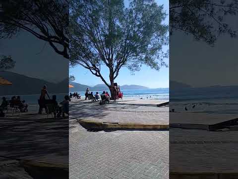 Praia com sol e sem vento