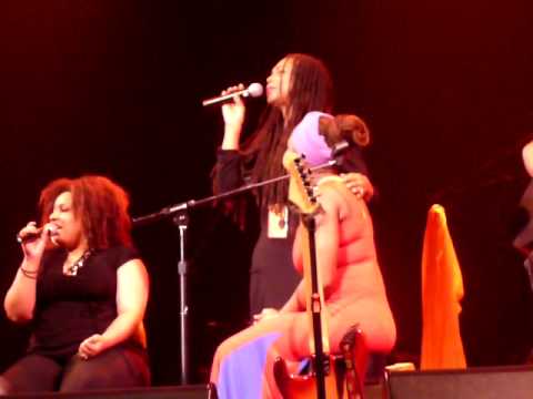 India.Arie's Mom sing live with her in  NYC 5/1/09 by Lily