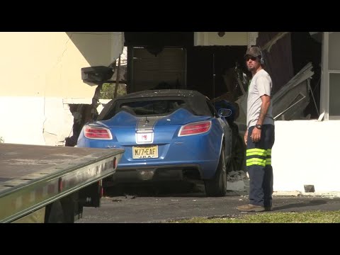 Deputies search for driver who crashed into Pompano Beach home