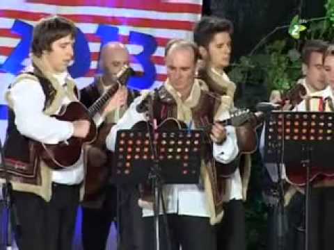 VENČIK RUSKIH ŠPIVANKOH -- Tamburovi orkester Doma kulturi z Ruskoho Kerestura