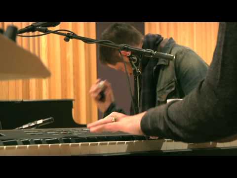 Studio Brussel: Keane - 'Silenced By The Night' (live)