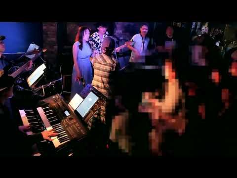 Midnight Parade / Love Tambourines のサムネイル
