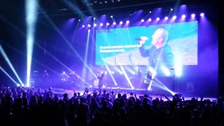 Chris Tomlin w/ Kari Jobe - Crown Him (Majesty)