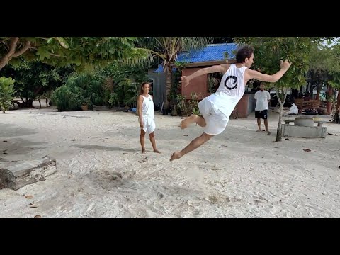 Turning in the air - Kalari Bite 27