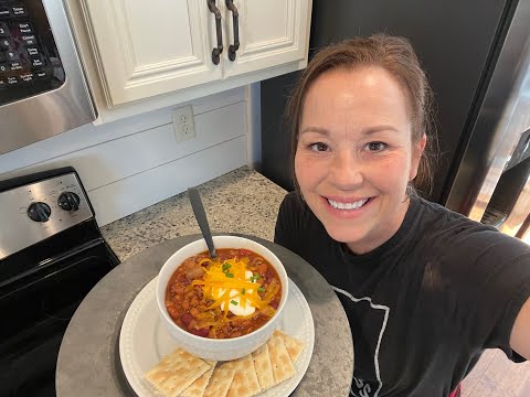 The BEST Chili | How to make a quick & easy pot of chili | Crockpot Chili | Soup for a cold day