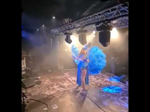 burlesque act feather fans Titty Flambé