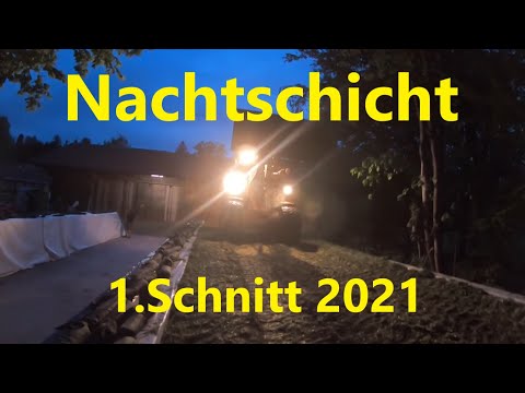 1.Schnitt 2021, Nachtschicht mit John Deere, Krone, Strautmann, Caterpillar, Weidemann