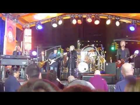 Thumbnail for Go Your Own Way soundcheck - Fleetwood Mac at Today show 10/9/2014 by Fleetwood Mac
