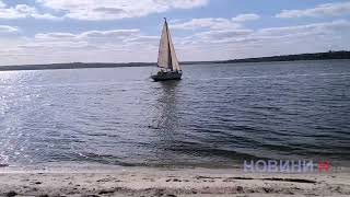 Вперше з початку війни на лимані у Миколаєві почали з'являтися вітрильні яхти (відео)