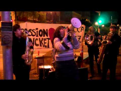 Passion Bucket loves Mucca Pazza