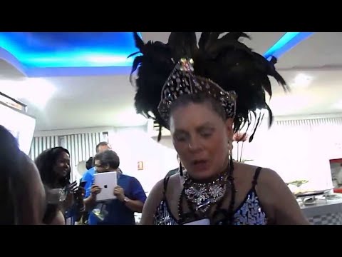 ATRIZ VERA FISHER DEU ENTREVISTA TOTALMENTE BÊBADA,APÓS BAILE DA VOLG.