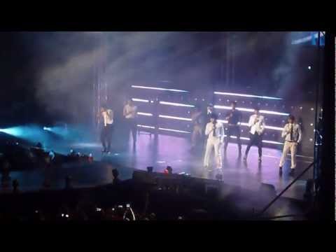 121124 Mlive Mo.A in VietNam ZE:A perform 1