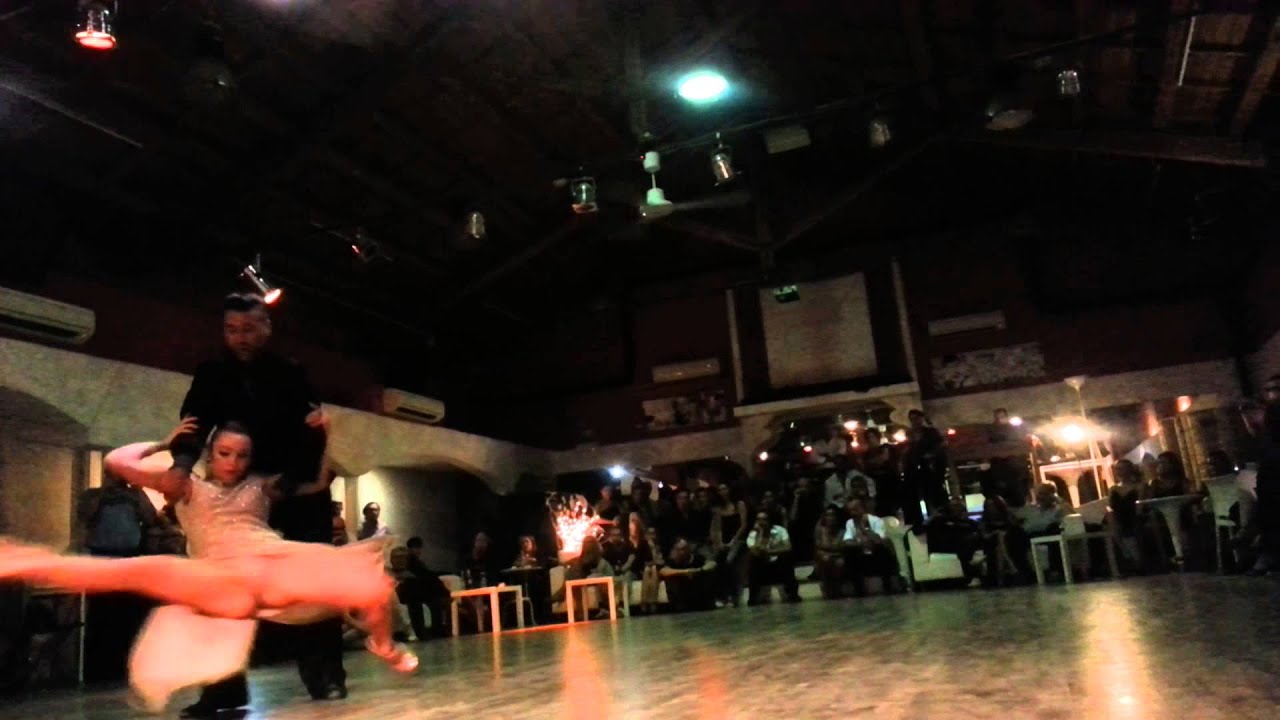 Josè Fernandez y Martina Waldman al Barrio Tango Roma  - (Tanguera, Sexterto Mayor)