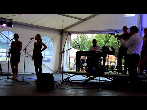 The cimbalom band 4ka + Janka Záchenská a Lucia Selecká (rusnácke)