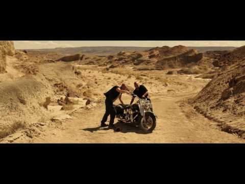 『ブラッド・ファーザー』バイク爆発＆噛みつき