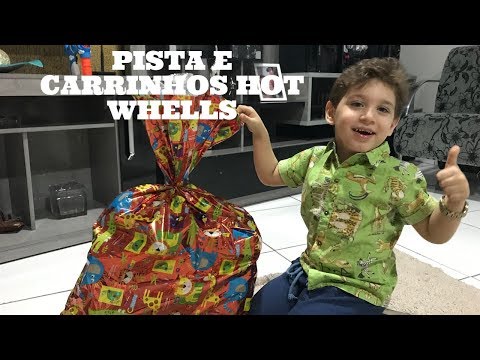 CORRIDA DE HOT WHEELS NA SALA COM 25 CARRINHOS - HotWheels Sintya e Moisés