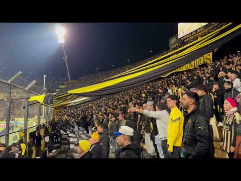 "Hinchada De Peñarol vs Racing Avellaneda" Barra: Barra Amsterdam &bull; Club: Peñarol &bull; País: Uruguay