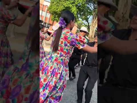 En yopal Casanare el grupo de baile llano soga y joropo de san juan de arama departamento del meta