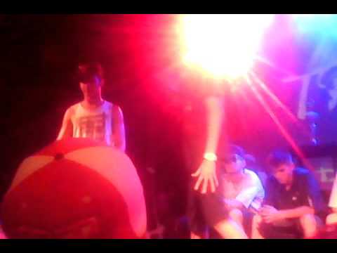 Gonza wan vs Stuart 8vo La Madriguera   Microphone Edition