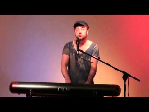 Czesław Śpiewa Solo Act