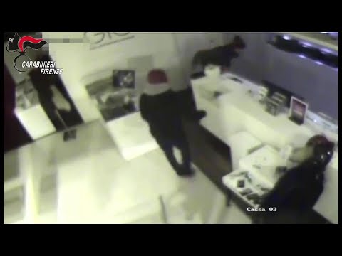 Empoli, l'assalto dei ladri al salone di bellezza