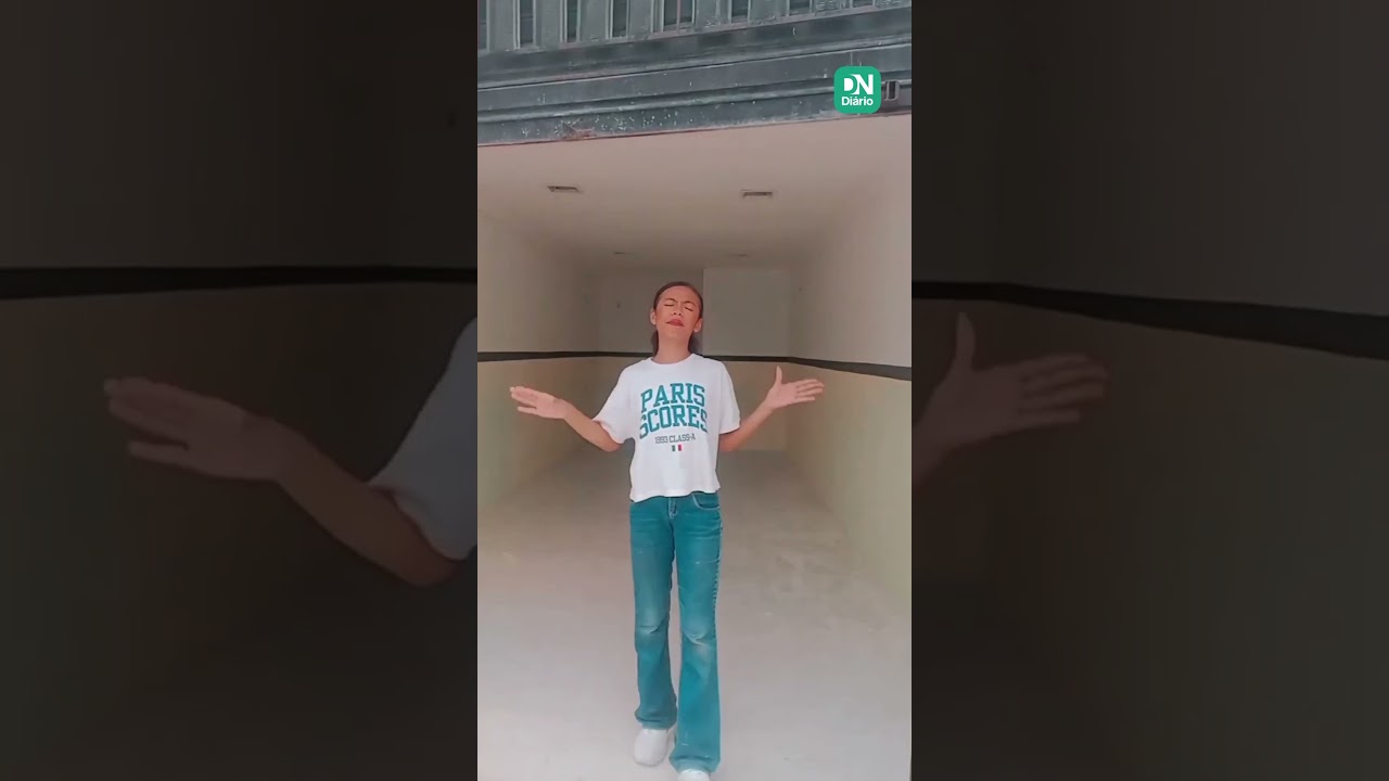 Imagem da notícia Bailarina de 11 anos emociona comunidade ao ensinar balé para outras crianças em Fortaleza