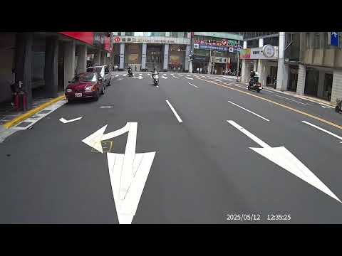 Q6-5251　TDW-1655 違規停車，不打雙黃燈或放置警告標誌。