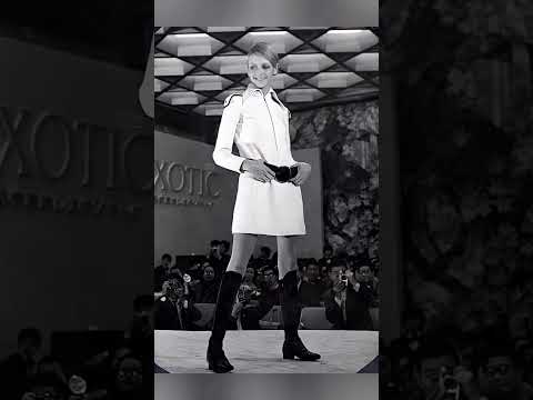 Model Twiggy Japanese Runway 1967
